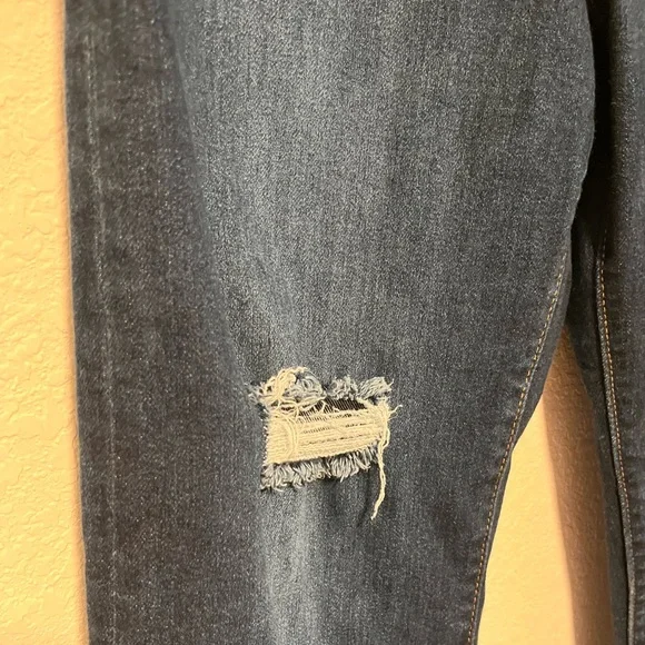 Levi’s Women SZ 27 Ribcage Straight Ankle Distresses High Wasted Dark Wash Jeans - Picture 7 of 7